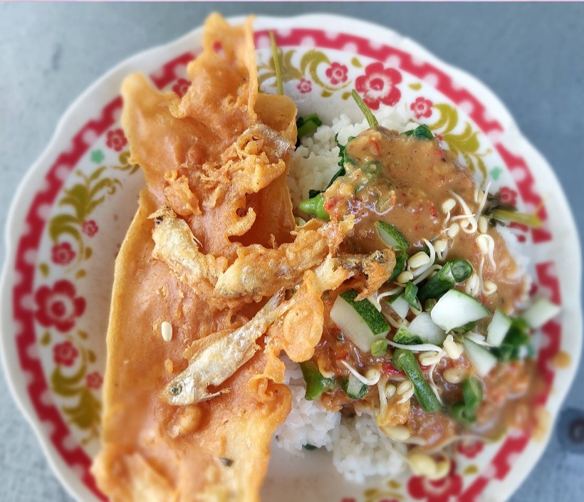 Nasi Pecel Iwak Kali Bu Tugini